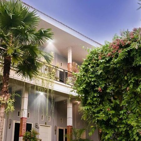 Clover Homestay Проболинго Екстериор снимка