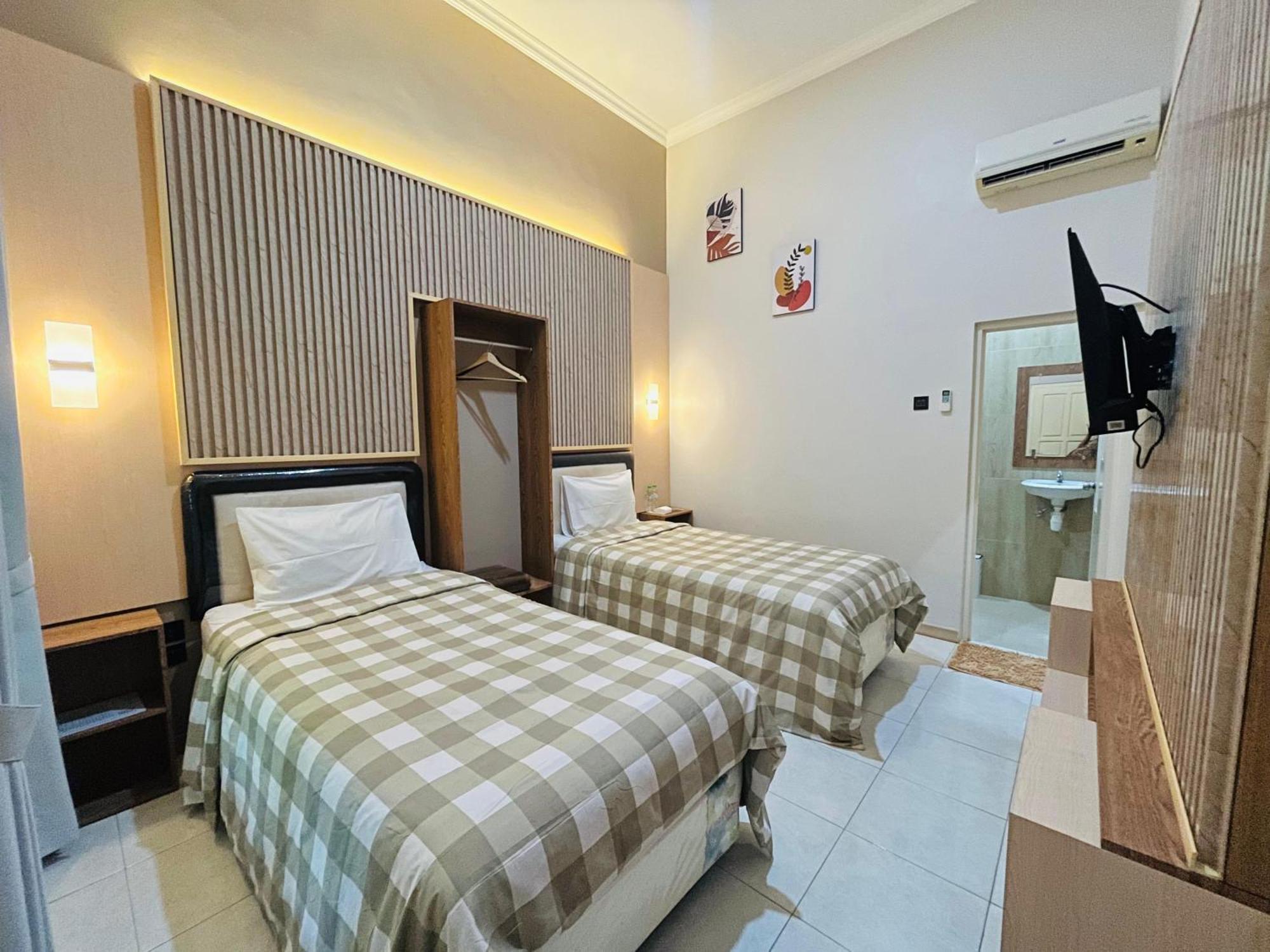 Clover Homestay Проболинго Екстериор снимка