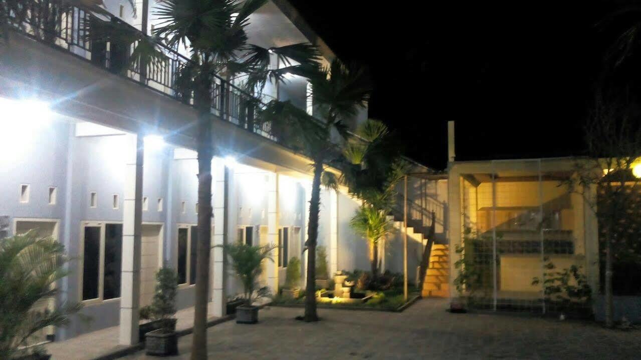 Clover Homestay Проболинго Екстериор снимка