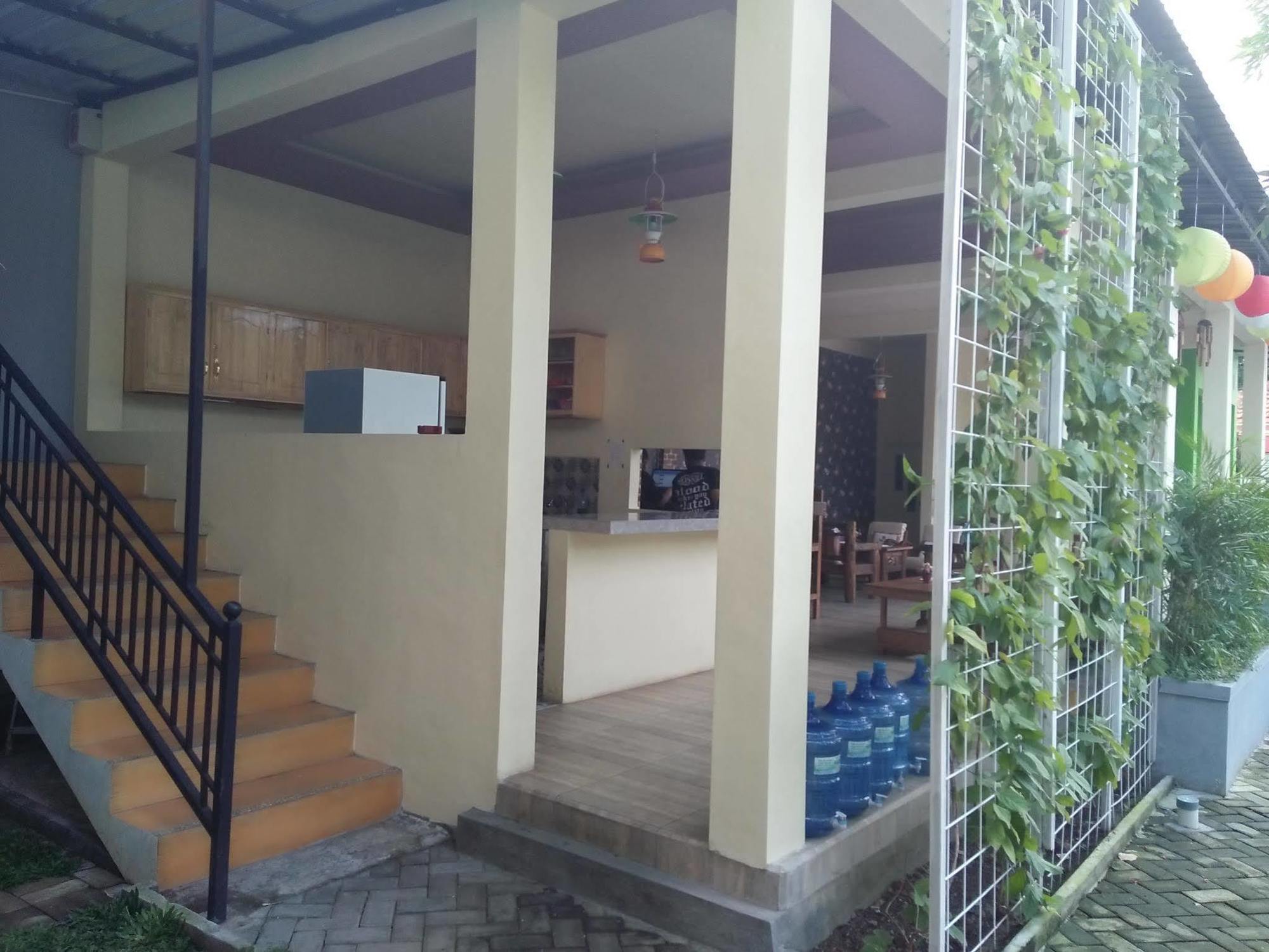 Clover Homestay Проболинго Екстериор снимка