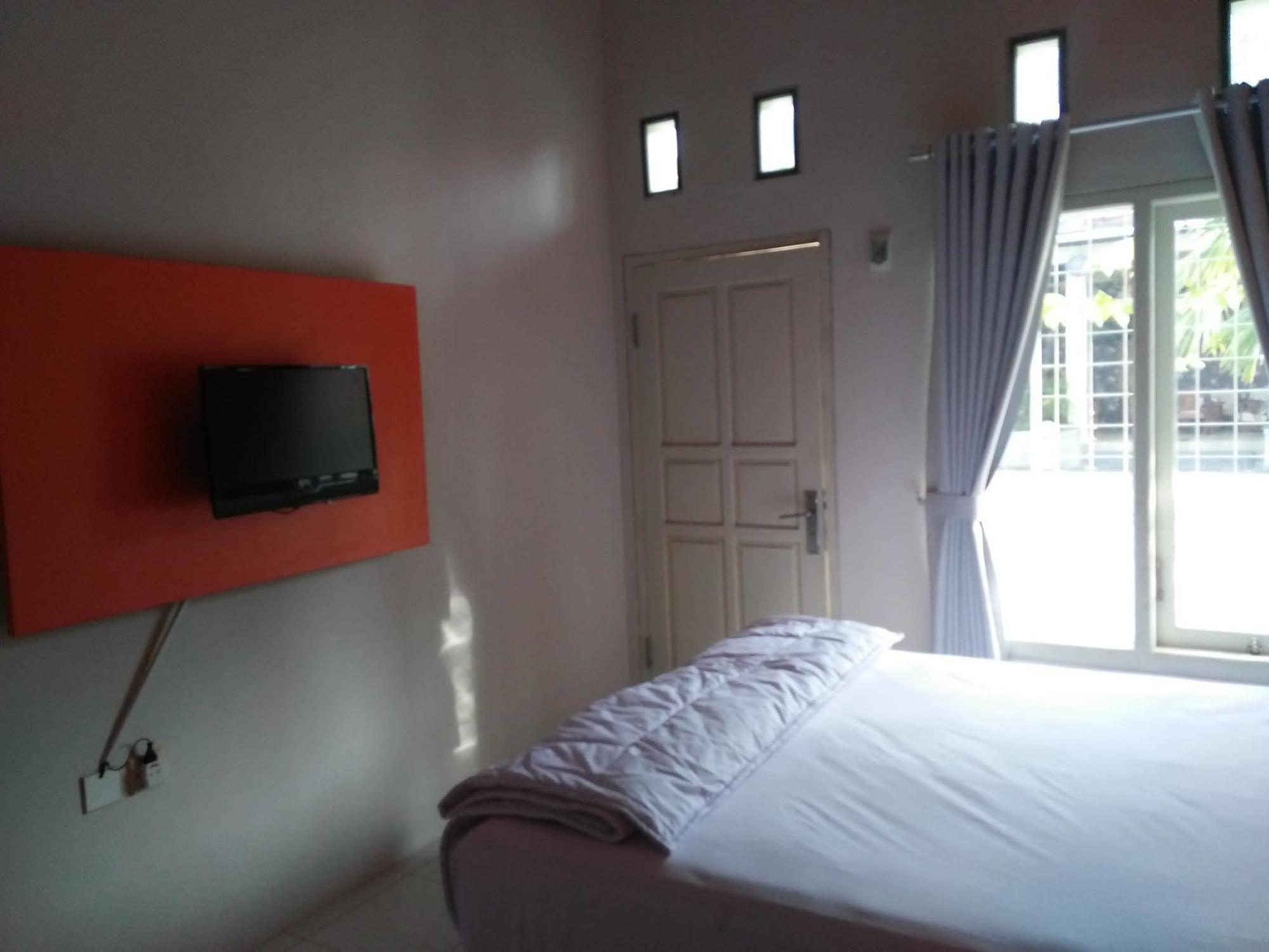Clover Homestay Проболинго Екстериор снимка
