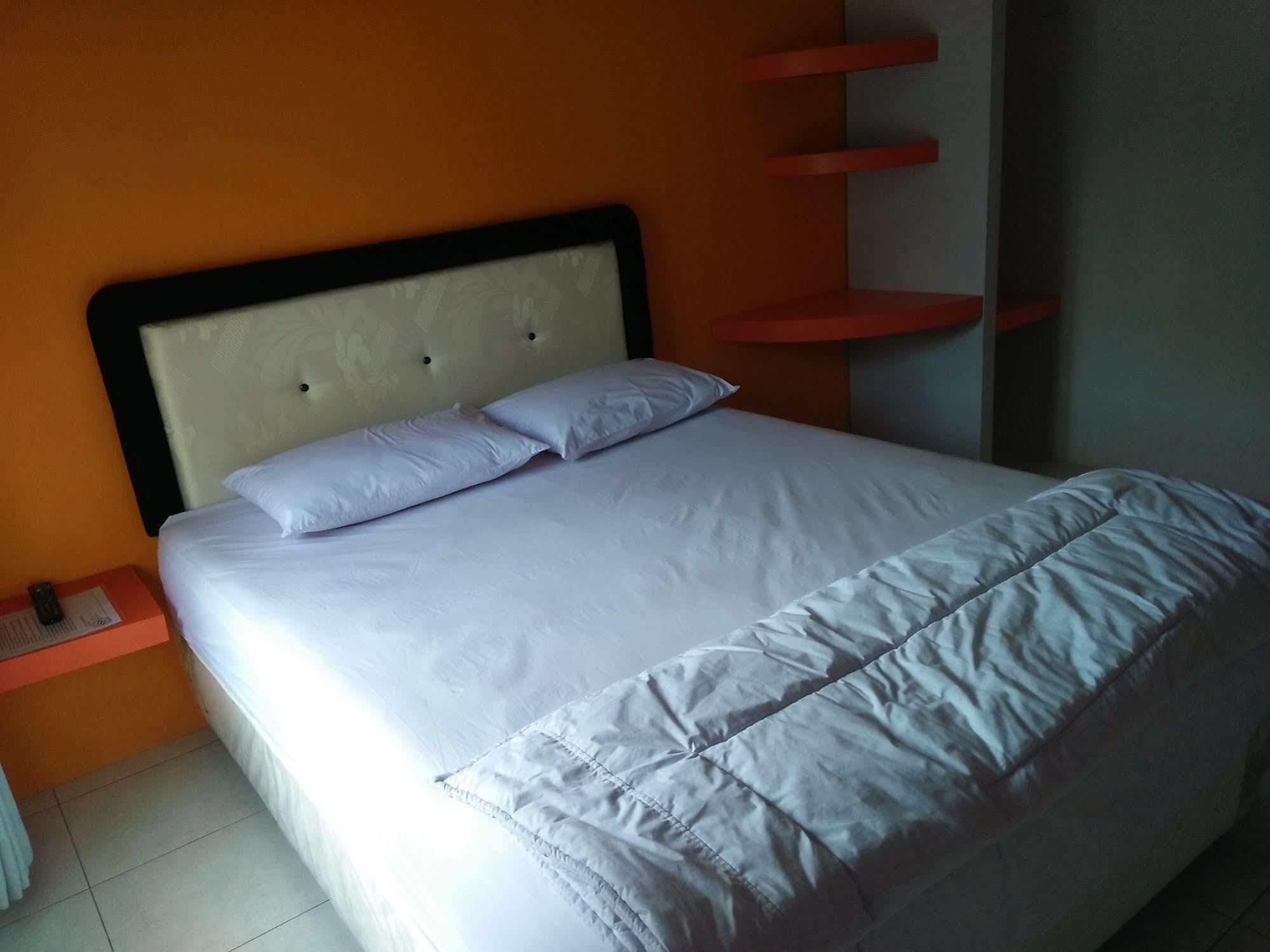 Clover Homestay Проболинго Екстериор снимка